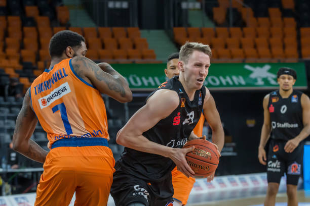 新疆队教练 新疆队教练