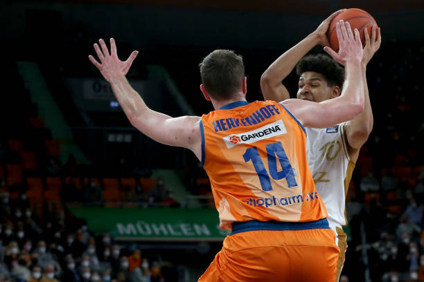 坐在正中央 坐在正中央