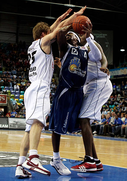 马在防守端 马在防守端