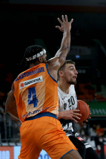 绿军后场承 绿军后场承